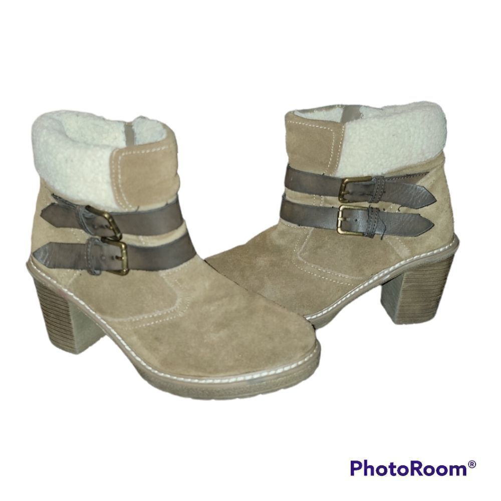 White Mountain Joker Suede Heeled Ankle boots Size 7.5